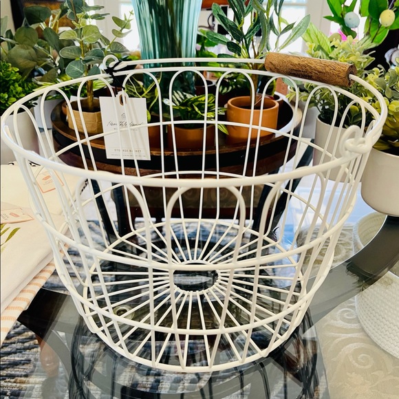 Large White Metal/Wood handle Hearth & Hand basket - Picture 3 of 10